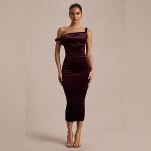 Club London Carella | Burgundy Velvet Twisted Asymmetric Midi Dress